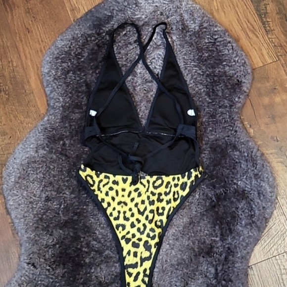 New Yellow Leopard Open Back One piece Swimsuit Size S - Picture 6 of 6